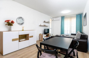 Cozy and Functional Business One-Bedroom Apartment